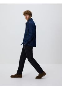 Reserved - Jeansy slim z efektem sprania - czarny. Kolor: czarny