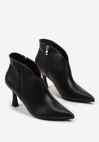 Renee - Czarne Eleganckie Botki na Klepsydrze ze Szpiczastym Noskiem Sulibbia. Nosek buta: szpiczasty. Kolor: czarny. Materiał: satyna, jeans. Obcas: na obcasie. Styl: elegancki. Wysokość obcasa: średni #7