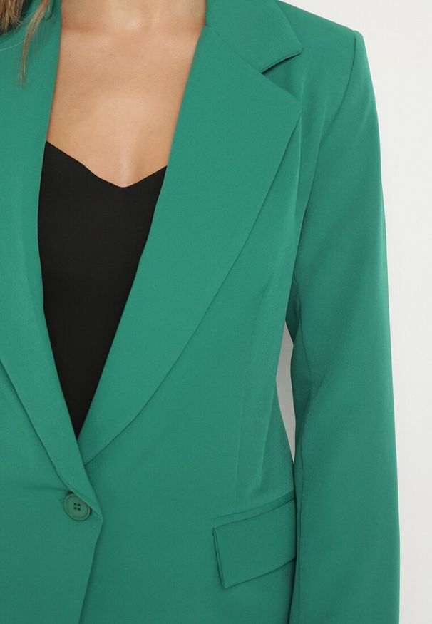 Born2be - Ciemnozielona Jednorzędowa Marynarka z Usztywnioną Linią Ramion Annelith. Okazja: na co dzień. Kolor: zielony. Materiał: jeans. Styl: klasyczny, casual