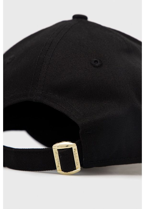 New Era czapka bawełniana kolor czarny z aplikacją. Kolor: czarny. Materiał: bawełna. Wzór: aplikacja