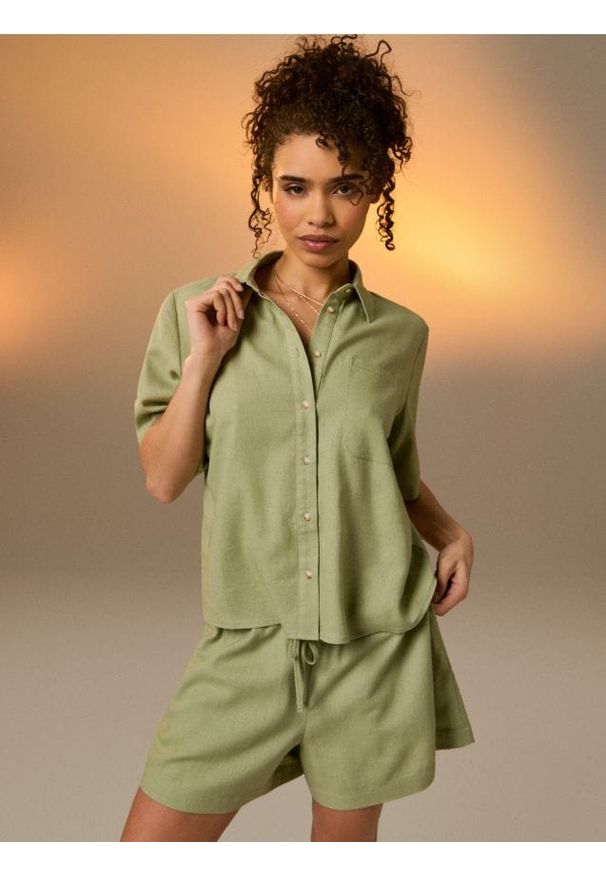 Sinsay - Szorty z domieszką lnu - zielony. Kolor: zielony. Materiał: len