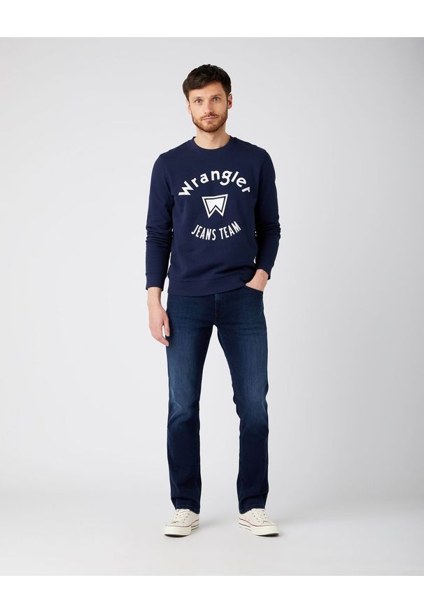 Wrangler - WRANGLER CREW SWEAT MĘSKA BLUZA KLASYCZNA NAVY W6M8HY114 112141491. Styl: klasyczny