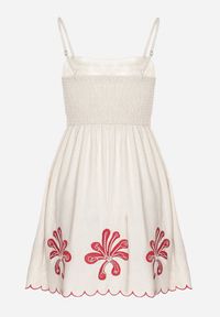 Born2be - Beżowa Sukienka z Bawełny Ozdobiona Haftem Juliorea. Okazja: na co dzień. Kolor: beżowy. Materiał: bawełna. Długość rękawa: na ramiączkach. Wzór: aplikacja, haft. Styl: casual, elegancki #2