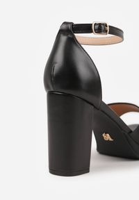 Renee - Czarne Sandały VICES na Słupku i Grubej Podeszwie z Wkładką ze Skóry Naturalnej Adeia. Okazja: na wesele, na imprezę, na urodziny, na ślub cywilny. Zapięcie: pasek. Kolor: czarny. Materiał: skóra. Sezon: lato. Obcas: na słupku. Styl: elegancki #3
