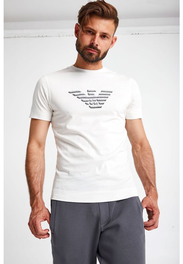 Emporio Armani - T-SHIRT EMPORIO ARMANI. Materiał: bawełna. Długość rękawa: krótki rękaw. Długość: krótkie. Wzór: haft