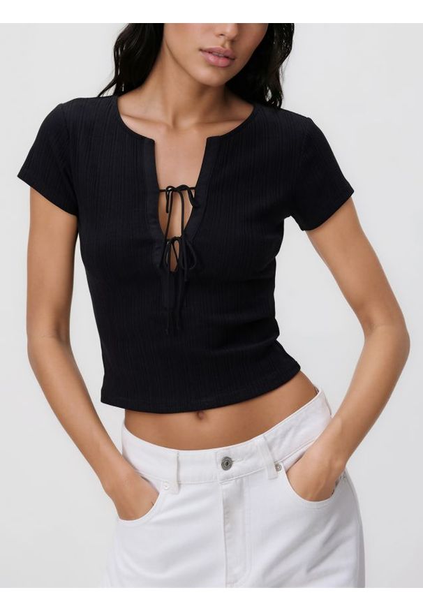 Reserved - Bluzka z wiązaniem - czarny. Kolor: czarny. Materiał: bawełna, prążkowany, dzianina