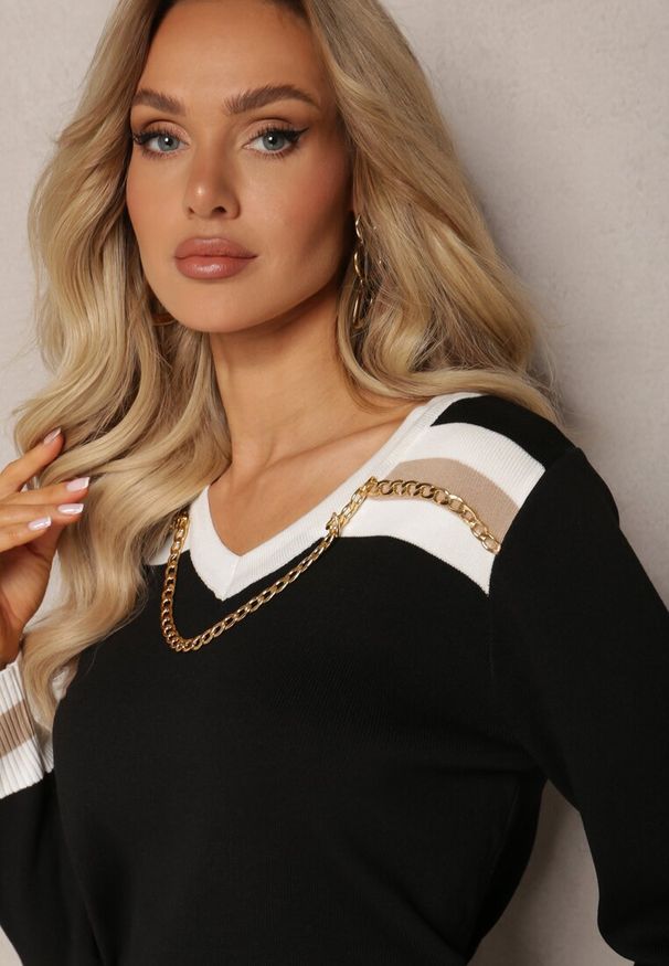 Renee - Czarny Sweter Ozdobiony Metalowym Łańcuszkiem przy Szyi ze Ściągaczami Aclitsal. Kolor: czarny. Wzór: aplikacja. Styl: elegancki, sportowy