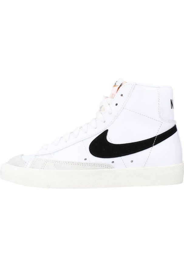 Buty do chodzenia męskie Nike W Blazer Mid 77. Wysokość cholewki: za kostkę. Zapięcie: sznurówki. Kolor: biały, wielokolorowy, beżowy. Materiał: tkanina, materiał, skóra, syntetyk. Szerokość cholewki: normalna. Sport: turystyka piesza