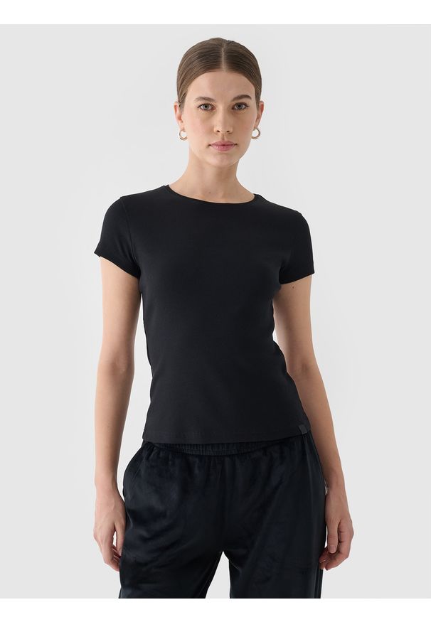 4f - 4F T-shirt slim gładki damski - czarny XS. Okazja: na co dzień. Kolor: czarny. Materiał: skóra, elastan, dzianina, prążkowany, bawełna, materiał. Długość rękawa: krótki rękaw. Długość: krótkie. Wzór: gładki. Styl: sportowy, klasyczny, casual