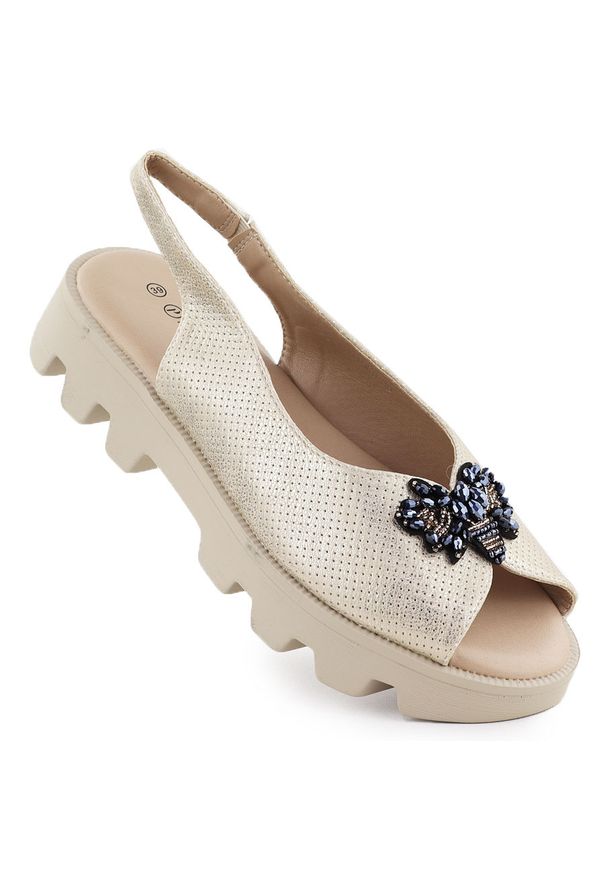 POTOCKI - Sandały damskie na platformie perforowane metaliczne złote Potocki SZ12610. Kolor: złoty. Materiał: skóra ekologiczna. Obcas: na platformie