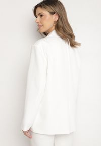 Born2be - Biała Dwurzędowa Marynarka o Pudełkowym Kroju Oversize Kosalia. Okazja: na spotkanie biznesowe, na co dzień. Kolor: biały. Materiał: jeans. Styl: klasyczny, casual, elegancki, biznesowy #5
