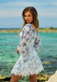 Renee - Szara Spódnica Mini w Kwiaty z Wysokim Stanem i Koronką Natisha. Stan: podwyższony. Kolor: szary. Materiał: koronka. Wzór: koronka, kwiaty #3