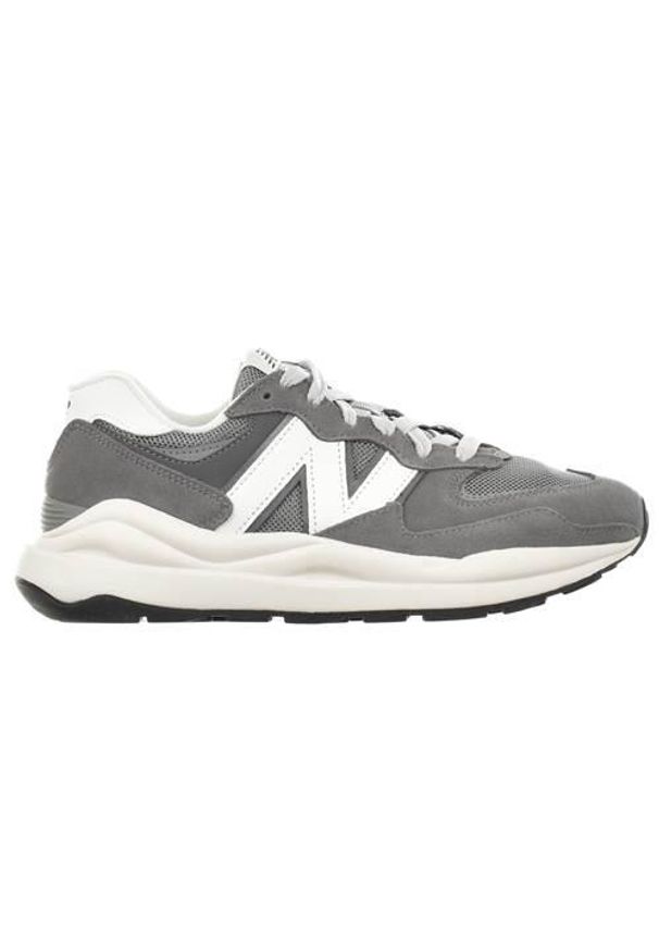 Buty do chodzenia męskie New Balance M5740VPB. Kolor: szary. Materiał: materiał, syntetyk, skóra. Szerokość cholewki: normalna. Sport: turystyka piesza