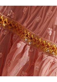 CHIO - Spodnie kuloty z falbaną. Stan: podwyższony. Kolor: różowy, wielokolorowy, fioletowy. Materiał: materiał. Długość: długie. Wzór: haft, kropki #4