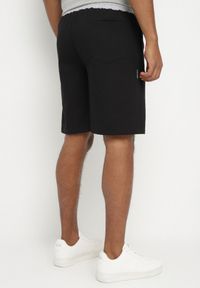 Born2be - Czarne Dresowe Szorty Bermudy Zdobione Aplikacją Nitarosa. Okazja: na co dzień. Kolor: czarny. Materiał: dresówka. Wzór: aplikacja. Styl: casual #6