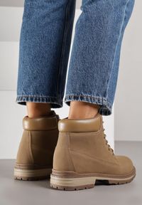 Renee - Ciemnobeżowe Sznurowane Traperki w Casualowym Stylu Anavitte. Zapięcie: pasek. Kolor: beżowy. Materiał: jeans. Szerokość cholewki: normalna. Wzór: paski. Sezon: jesień