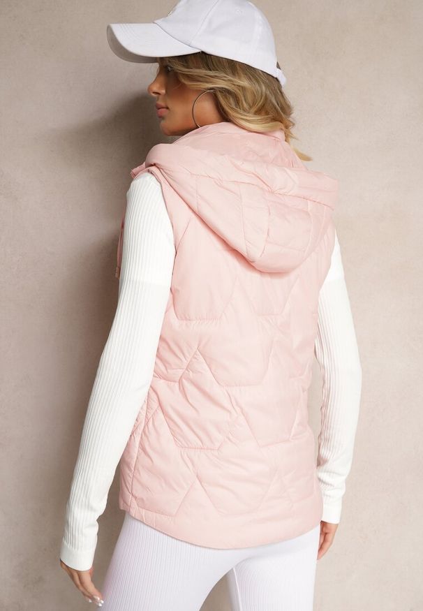 Renee - Różowa Pikowana Kamizelka z Odpinanym Kapturem Falidi. Okazja: na co dzień, na spacer. Typ kołnierza: kaptur. Kolor: różowy. Materiał: jeans. Styl: elegancki, casual