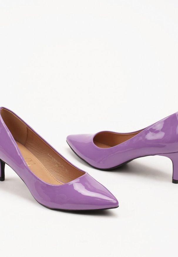 Born2be - Fioletowe Klasyczne Czółenka Vices na Szpilce ze Skórzaną Wkładką Valenthea. Okazja: na co dzień. Nosek buta: szpiczasty. Kolor: fioletowy. Materiał: skóra. Obcas: na szpilce. Styl: klasyczny