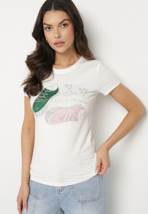 Born2be - Biały Bawełniany T-shirt z Nadrukiem z Cyrkoniami Karissen. Okazja: na co dzień. Kolor: biały. Materiał: bawełna. Wzór: nadruk. Styl: klasyczny, elegancki, casual