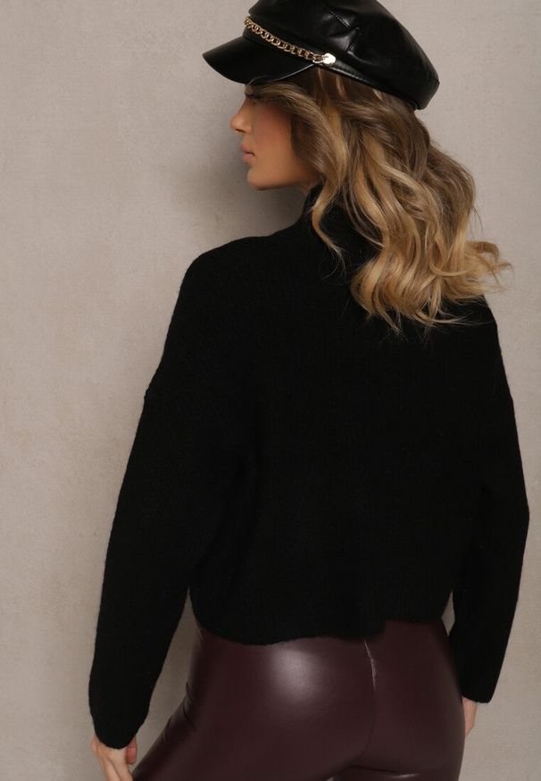 Renee - Czarny Golf z Wełną o Kroju Oversize z Kwiatem 3D i Cekinami Zolimi. Okazja: na co dzień. Typ kołnierza: golf. Kolor: czarny. Materiał: wełna. Wzór: kwiaty. Styl: casual, elegancki