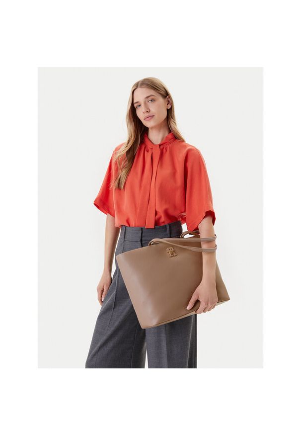 TOMMY HILFIGER - Torebka Tommy Hilfiger. Kolor: beżowy