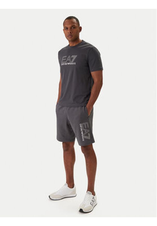 EA7 Emporio Armani Szorty sportowe 7M001315 AF13512 Szary Regular Fit. Kolor: szary. Materiał: bawełna. Styl: sportowy
