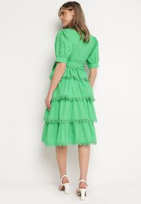 Born2be - Zielona Sukienka Thellis. Kolor: zielony. Materiał: materiał, tkanina, koronka. Długość rękawa: krótki rękaw. Wzór: gładki. Styl: elegancki. Długość: midi #4
