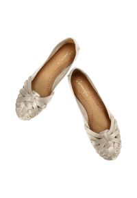 Złote Baleriny Maciejka Wygodne Obuwie Damskie. Okazja: na co dzień. Kolor: złoty. Materiał: materiał. Wzór: aplikacja, kwiaty. Styl: casual #6