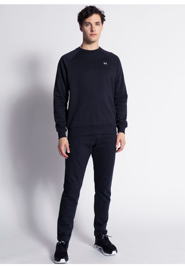 Bluza męska Under Armour Rival Fleece Crew (1357096-001). Okazja: na co dzień. Kolor: czarny. Materiał: materiał, poliester, bawełna. Długość rękawa: raglanowy rękaw. Wzór: jednolity. Styl: casual, klasyczny