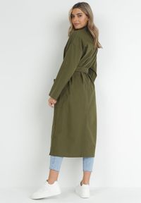 Born2be - Zielony Płaszcz Oversize z Wiązanym Paskiem Ziyanna. Kolor: zielony. Materiał: materiał. Długość: długie. Wzór: aplikacja #2