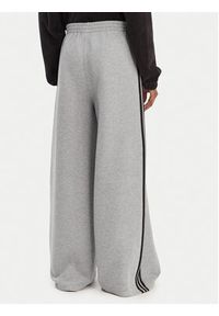 Adidas - adidas Spodnie dresowe adicolor Spacer 3-Stripes JV7497 Zielony Wide Leg. Kolor: zielony. Materiał: bawełna. Sport: turystyka piesza #7