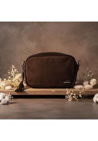 Zamszowa listonoszka SHE skórzana 701 czekolada. Materiał: skórzane. Styl: casual, elegancki #1