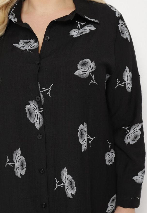 Born2be - Czarna Koszulowa Sukienka z Guzikami i Regulowanymi Rękawami Xatella. Kolekcja: plus size. Kolor: czarny. Wzór: kwiaty. Typ sukienki: koszulowe