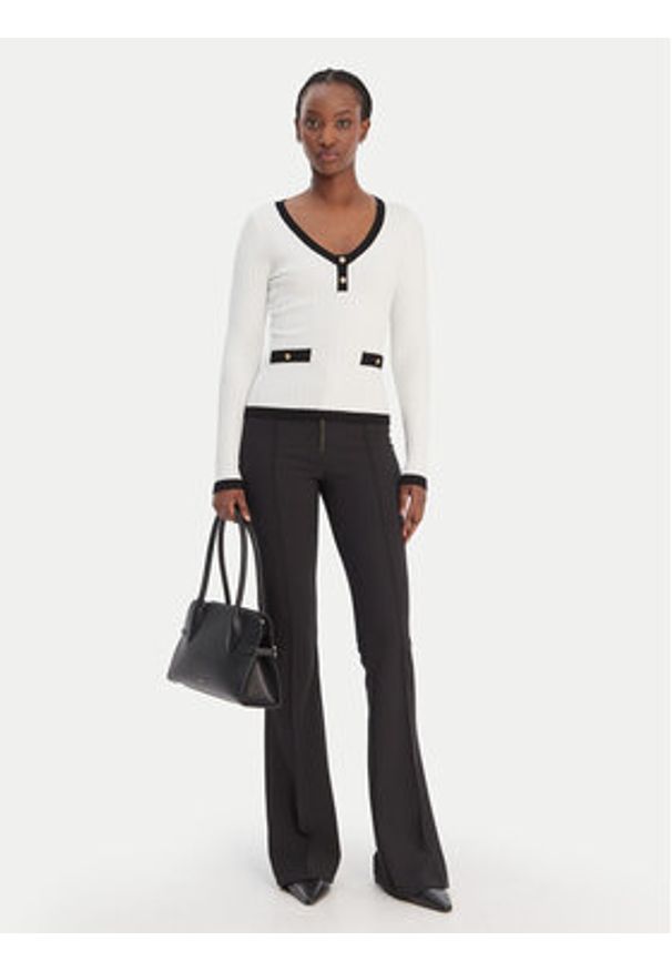 Guess Sweter W6RR26 Z3HP2 Biały Classic Fit. Kolor: biały. Materiał: syntetyk