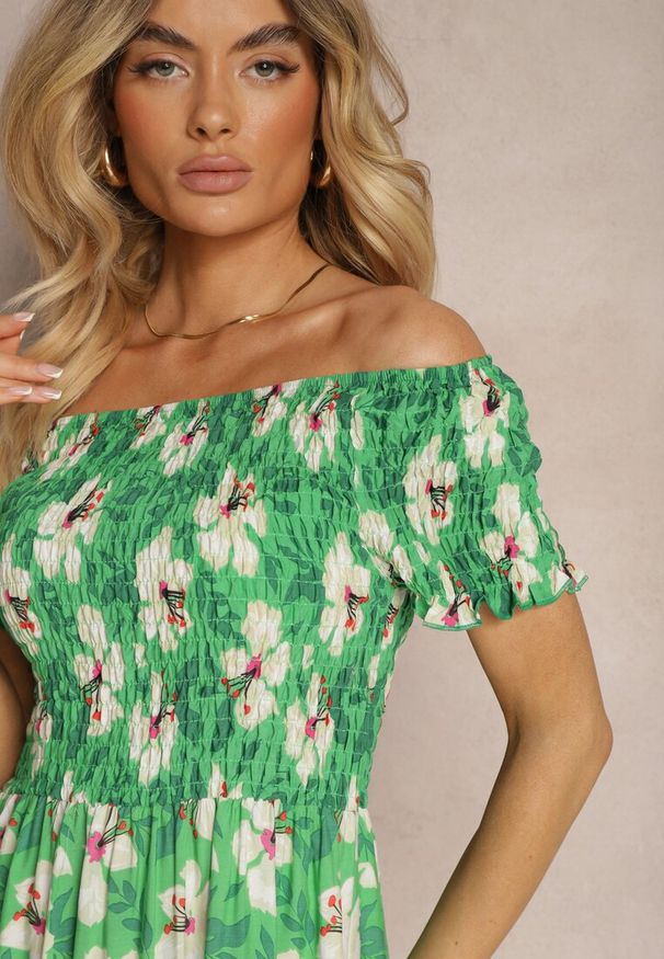 Renee - Zielona Rozkloszowana Sukienka Hiszpanka z Gumką w Talii w Kwiaty Nametris. Okazja: na co dzień. Typ kołnierza: dekolt hiszpanka. Kolor: zielony. Materiał: tkanina, wiskoza, jeans, bawełna. Wzór: kwiaty. Sezon: lato. Typ sukienki: proste. Styl: elegancki, glamour, wizytowy, casual