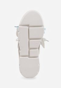 Born2be - Biało-Niebieskie Płaskie Sneakersy Vices z Podwójnym Sznurowaniem ze Zdobieniem 3D Nelarissa. Okazja: na co dzień. Zapięcie: sznurówki. Kolor: biały. Materiał: jeans, bawełna. Wzór: aplikacja. Obcas: na obcasie. Wysokość obcasa: niski #3