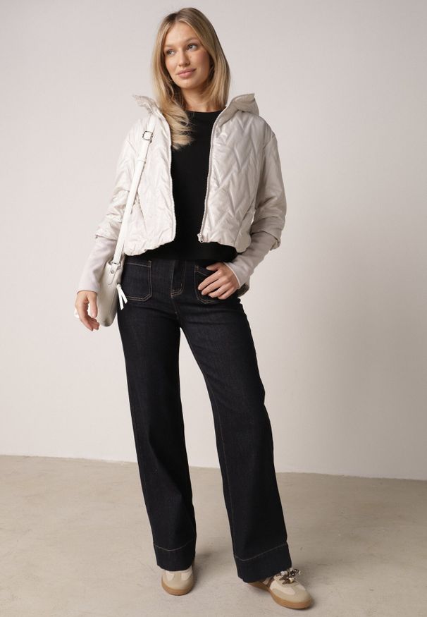 Born2be - Jasnoszara Kurtka z Kapturem Pikowana z Materiałowymi Wykończeniami Sofie. Okazja: na co dzień. Typ kołnierza: kaptur. Kolor: szary. Materiał: materiał. Styl: casual