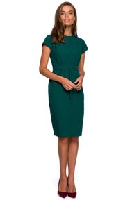 Stylove - Elegancka sukienka ołówkowa z modelującymi przeszyciami zielona. Okazja: do pracy, na komunię, na spotkanie biznesowe. Kolor: zielony. Typ sukienki: ołówkowe. Styl: elegancki