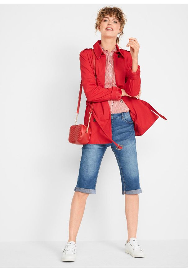 bonprix - Bermudy dżinsowe ze stretchem i wygodnym paskiem. Kolor: niebieski