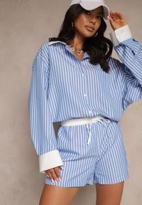 Renee - Niebieska Koszula Ozdobiona Kieszonką i Paskami Zarindia. Okazja: na co dzień. Kolor: niebieski. Materiał: jeans. Wzór: aplikacja. Styl: klasyczny, casual