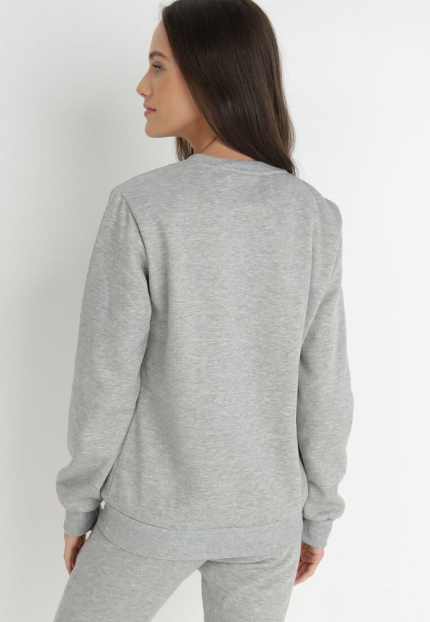 Born2be - Szara Bluza Sotear. Okazja: na co dzień. Kolor: szary. Materiał: polar, dzianina, jeans. Długość rękawa: długi rękaw. Długość: długie. Wzór: jednolity. Sezon: zima, jesień. Styl: klasyczny, casual
