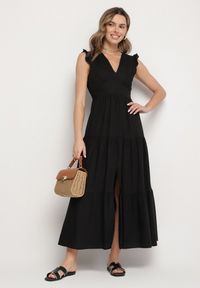 Born2be - Czarna Wiskozowa Sukienka z Falbankami Sadoline. Okazja: na co dzień. Typ kołnierza: kołnierz z falbankami. Kolor: czarny. Materiał: wiskoza. Styl: casual, boho