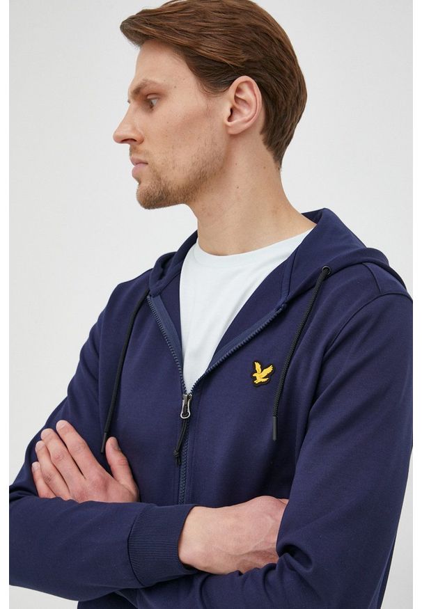 Lyle & Scott bluza męska kolor granatowy z kapturem gładka. Okazja: na co dzień. Typ kołnierza: kaptur. Kolor: niebieski. Materiał: materiał, włókno, dzianina. Wzór: gładki. Styl: casual