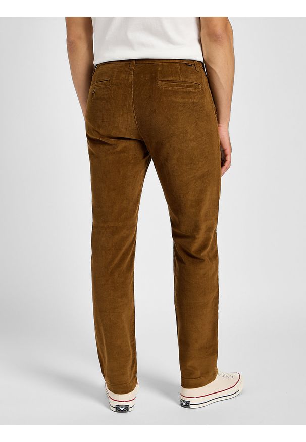 Lee - LEE MĘSKIE SPODNIE MATERIAŁOWE LEE REGULAR CHINO BUFFALO 112355777. Materiał: materiał