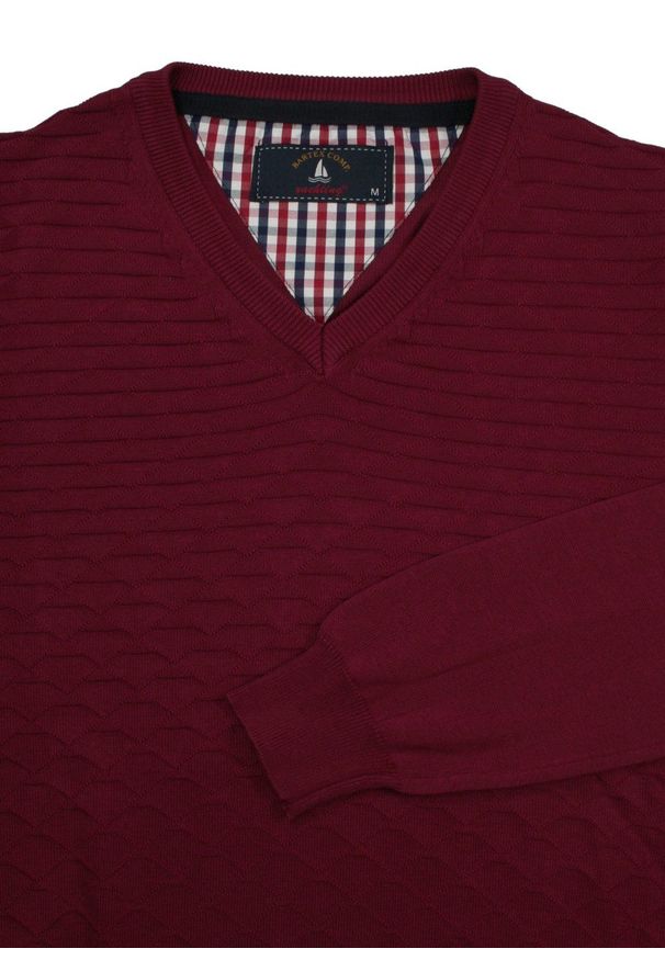 Bartex - Sweter Bordowy w Serek, Bawełniany, Tłoczony Wzór, V-neck, Męski -BARTEX. Okazja: na co dzień, na spotkanie biznesowe, do pracy. Typ kołnierza: dekolt w serek. Kolor: czerwony. Materiał: bawełna. Styl: biznesowy, klasyczny, elegancki, casual