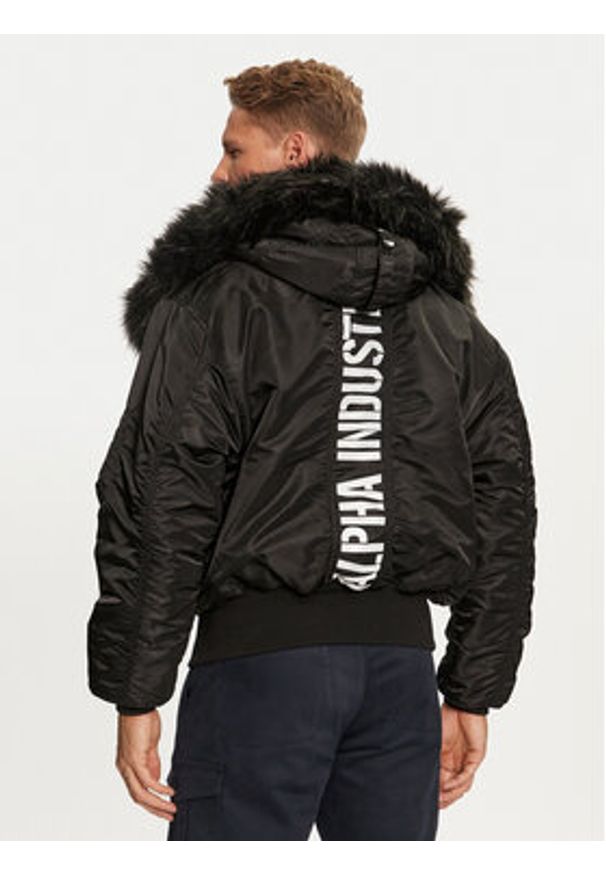 Alpha Industries Kurtka zimowa 113145 Czarny Regular Fit. Kolor: czarny. Materiał: syntetyk. Sezon: zima