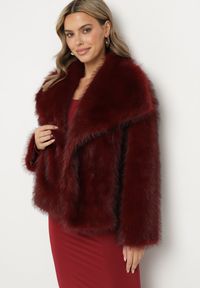 Born2be - Bordowa Futrzana Kurtka z Szerokim Kołnierzem Merionnie. Kolor: czerwony. Materiał: futro. Styl: elegancki #5