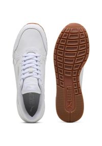 Buty do chodzenia męskie Puma St Runner V4 L. Kolor: biały. Materiał: skóra. Szerokość cholewki: normalna. Sport: turystyka piesza