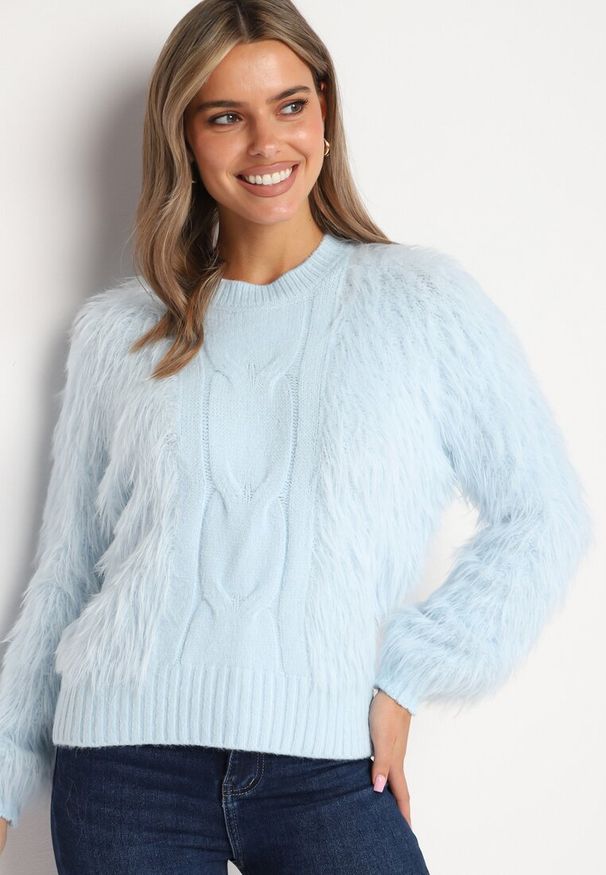 Born2be - Jasnoniebieski Sweter z Długim Włosiem i Dodatkiem Wełny Merithina. Kolor: niebieski. Materiał: wełna. Długość: długie. Styl: klasyczny, elegancki