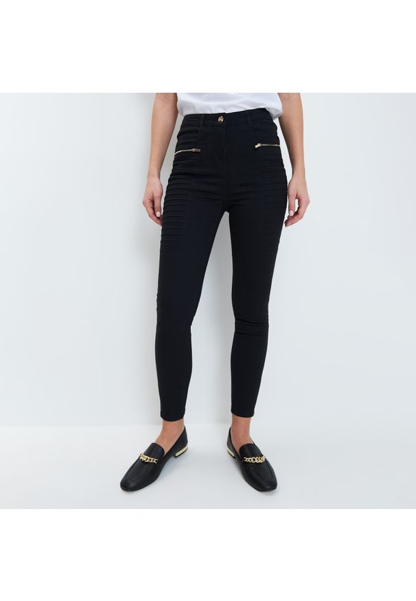 Mohito - Spodnie skinny - Czarny. Kolor: czarny